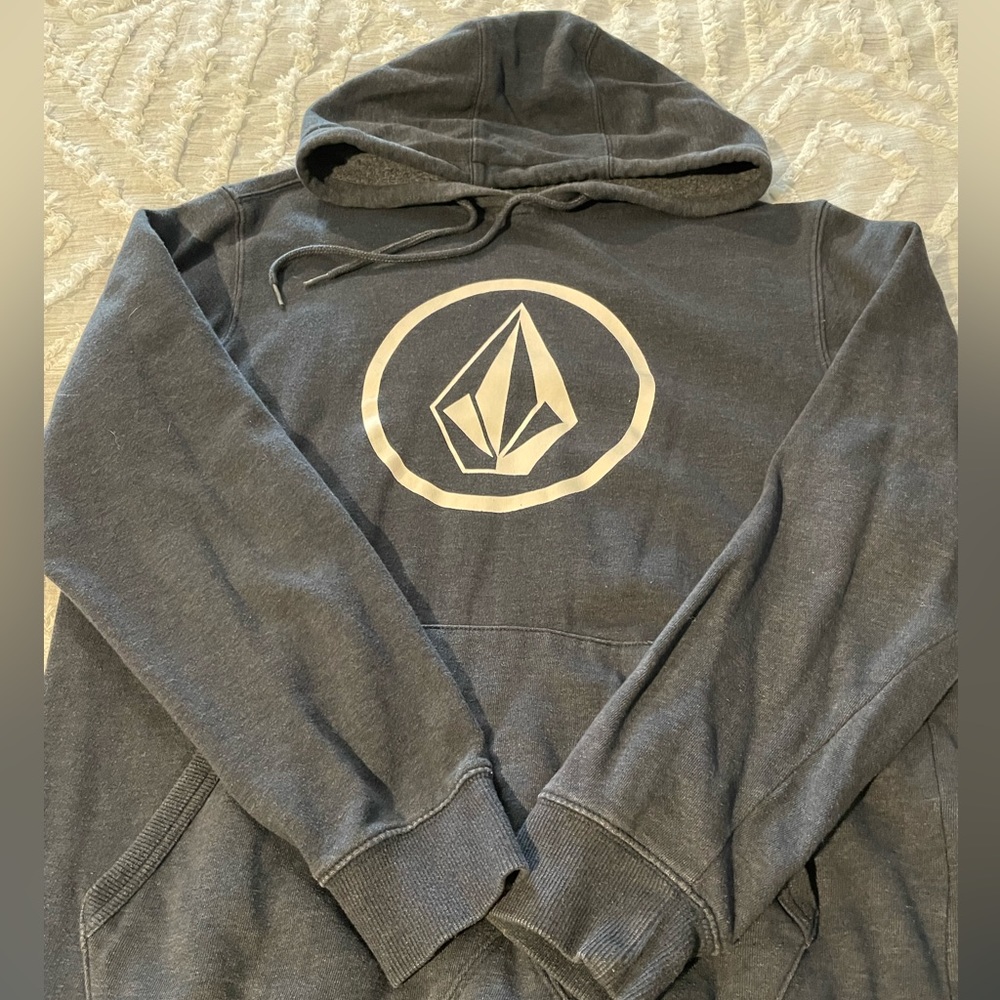 Men’s Volcom hoodie.